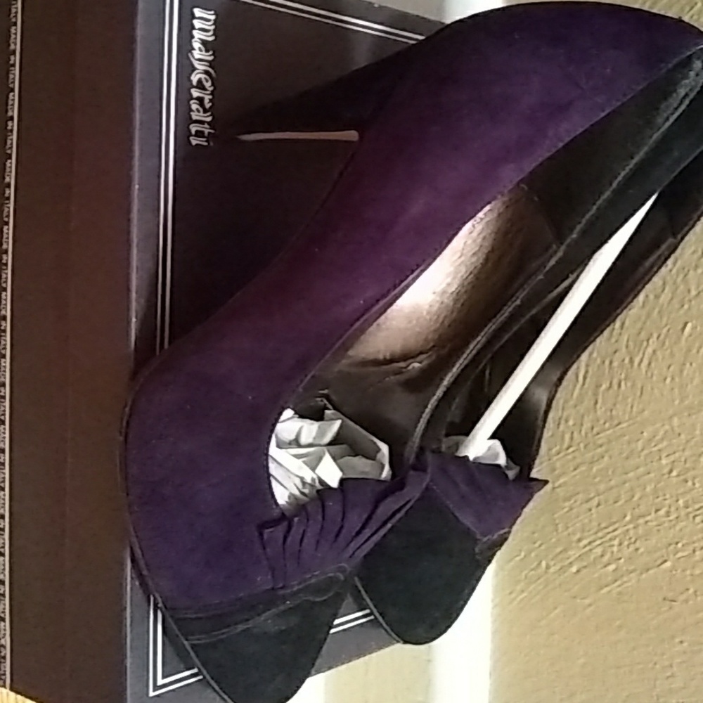 Shoes - Picture 2 of 7